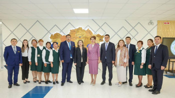 Фотография к новости: Министр Астанадағы жаңа мектептің ашылуына қатысты