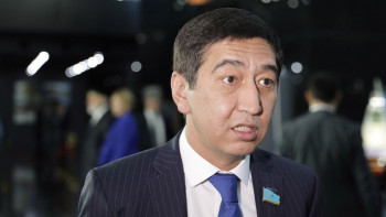 Фотография к новости: Министрлер бізді тыңдамай отыр - Ринат Зайытов