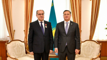 Фотография к новости: Арменияның Қазақстандағы елшісіне мемлекеттік награда табысталды