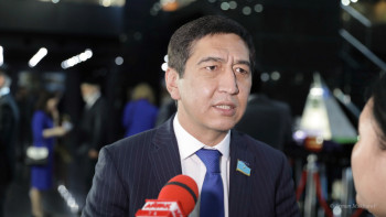 Фотография к новости: Мемлекеттік тілде қызмет көрсетуді міндеттеу керек – Ринат Зайытов