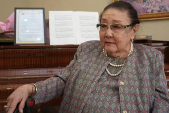 Air Astana арбаға таңылған Бибігүл Төлегенованы ұшаққа кіргізбей қойды