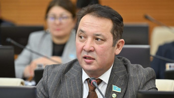 Фотография к новости: "Ұятсыз ұсыныс": Мәжіліс депутаты харассмент үшін мандатынан айырылды