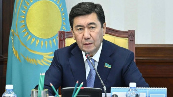 Фотография к новости: Қазір зауыт пен үй салатын кадрлар көбірек қажет – Қошанов