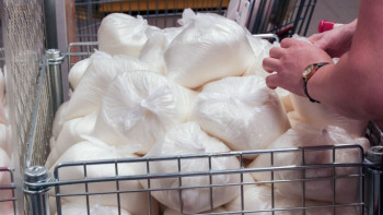 Фотография к новости: Алматыда бағаны тұрақтандыру үшін 4,5 мың тонна қант сатып алынды