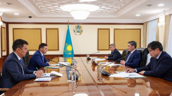 Фотография к новости: Бектенов Еуразиялық даму банкінің басқарма төрағасымен кездесті