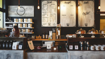 Фотография к новости: Кафелерде қызмет көрсетуге төленетін 10% алынып тасталады – Шаққалиев