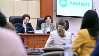 Фотография к новости: Депутаттар "Тоmiris" жобасының түлектерімен кездесті