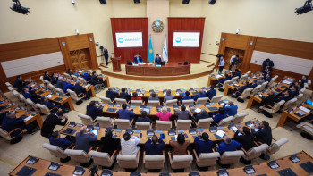 Фотография к новости: AMANAT уақыт белдеуі мәселесін Парламент қабырғасында талқылауға бастамашы болды