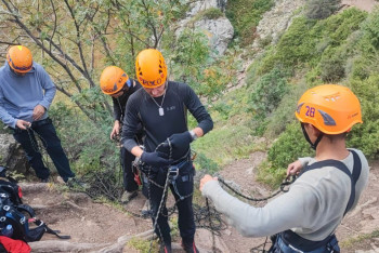 Фотография к новости: Алматылық альпинистер құтқарушыларды оқытып жатыр