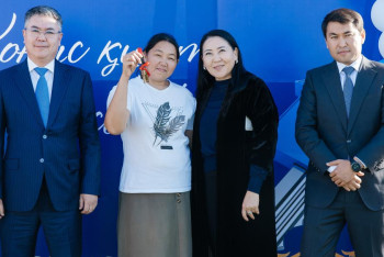 Фотография к новости: Құлсарыда 60 отбасыға жаңа үйдің кілті табысталды