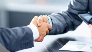 Фотография к новости: ШҚО-да шенеуніктер бір көзден заңсыз келісімшарттар жасаған