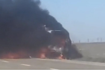 Фотография к новости: Ақтау-Мұнайлы тас жолындағы жол апатында үш адам өртеніп кетті