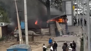 Фотография к новости: Алматы базарында ломбард өртенді