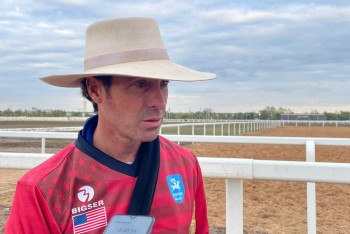 Фотография к новости: Америкалық көкпаршы қазақ жылқылары туралы кітап жазбақ