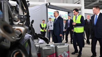 Фотография к новости: Президент KIA автомобиль зауытының құрылысымен танысты