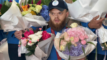 Фотография к новости: Паралимпиаданың екі дүркін чемпионы Астанаға оралды