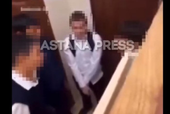 Фотография к новости: Астанада 9-сынып оқушылары мектепте бассыздық орнатқан