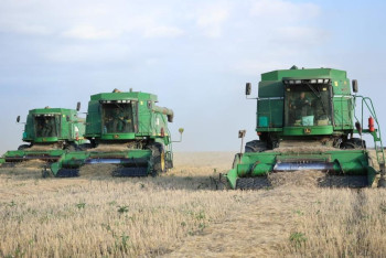 Фотография к новости: Министр қостанайлық шаруалармен егін жинау науқанының барысын талқылады