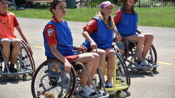 Фотография к новости: Мүмкіндігі шектеулі жандар ортопедиялық аяқ қиіммен қамтылады