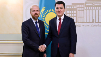 Фотография к новости: Мемлекеттік кеңесші Дүниежүзілік этноспорт конфедерациясының президентімен кездесті