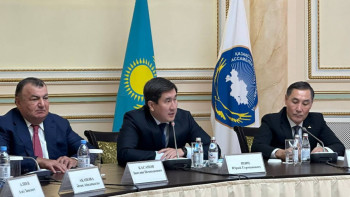 Фотография к новости: Ассамблея мүшелерінің 90%-ы жұмысшы мамандар – Марат Әзілханов