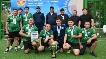 Фотография к новости: Елордалық әскерилер футбол бәсекесінде бағын сынады