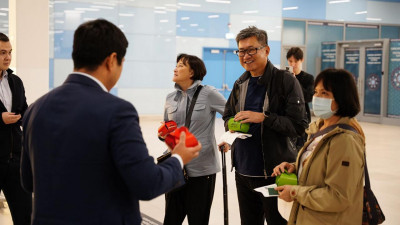 Қала күні: Алматы халықаралық әуежайында шетелдік туристерді қалай қарсы алды