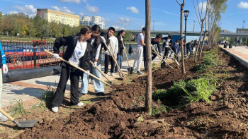 Фотография к новости: «Таза Қазақстан»:  Ақбұлақ өзенінің бойына жүздеген ағаш отырғызылды