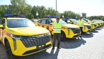 Фотография к новости: Атырау ауруханаларына медициналық 40 көлік берілді