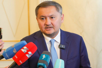 Фотография к новости: Саясат Нұрбек: Сотқа бергендердің бәрі грант иеленді