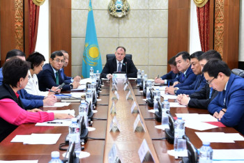 Фотография к новости: Сенатта салық саясатын жетілдіру мәселесі талқыланды