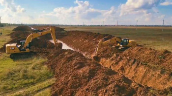 Фотография к новости: Қоянды ауылында су бұру каналы салынып жатыр