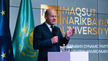 Фотография к новости: Олаф Шольц Maqsut Narikbayev University студенттерімен кездесті