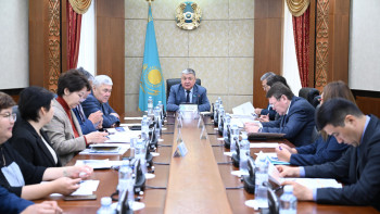 Фотография к новости: Сенатта атом және энергетика саласын дамыту мәселелері талқыланды