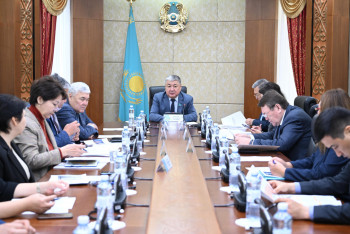 Фотография к новости: Сенатта атом және энергетика саласын дамыту мәселелері талқыланды