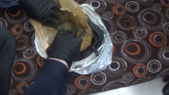 Фотография к новости: Елордада полиция қызметкерлері тұрғыннан 1,5 келі гашиш тәркіледі