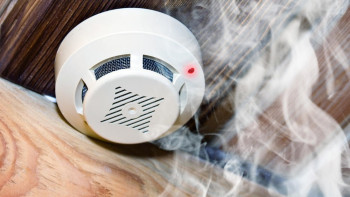 Фотография к новости: Өрт қауіпсіздігі. Зейнеткерлердің үйлеріне 600-ге жуық улы газ датчигі орнатылды