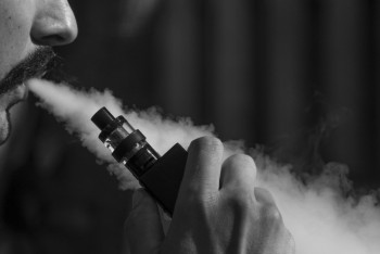 Фотография к новости: Қостанайлық Ресейден вейпті заңсыз әкеліп ел аумағында сатқан