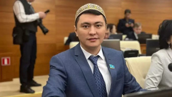 Фотография к новости: Дәулет Мұқаев: Әкем айтқан ақылмен балаларымды тәрбиелеп келемін