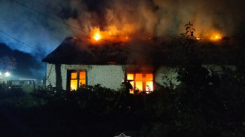 Фотография к новости: Қостанай облысында өрт сөндірушілер тұрғын үйдегі өртті сөндірді