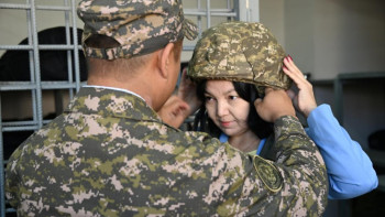 Фотография к новости: Аналары әскердегі балаларының қызмет орнымен танысты