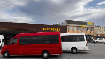 Фотография к новости: Жетісудағы автобекет базарға айналған