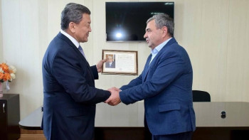 Фотография к новости: СҚО әкімі Геннадий Зенченкоға Президенттің алғысын табыс етті