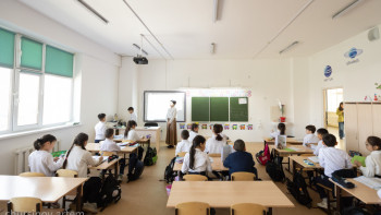 Фотография к новости: Астанада бір мектептің оқушылары телефоннан бас тартты