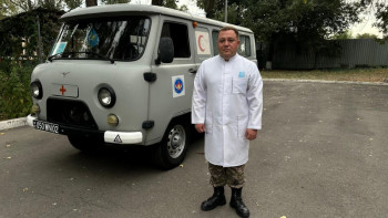 Фотография к новости: Әскери дәрігер ұшақта жолаушының өмірін сақтап қалды