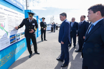 Фотография к новости: Олжас Бектенов Ақтау мен Құрық теңіз порттарының дамуымен танысты
