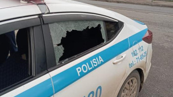 Фотография к новости: Елордада есік пен терезелерді сындырған вандалдар жазаланды