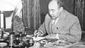 Фотография к новости: Бүгін — Мұхтар Әуезовтың туған күні