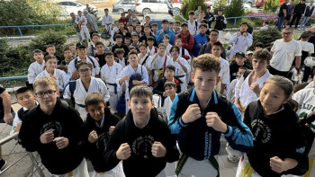 Фотография к новости: Атыраулық каратэшілер Астраханьда 60 медаль жеңіп алды