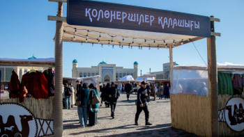 Фотография к новости: Таразда халықаралық қолөнершілер көрмесі өтуде